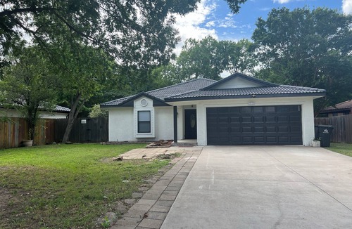 South Arlington House | Spacious 4-bedrm house in Arlington with AC & located 4.5m/7.24km from Stadium.
