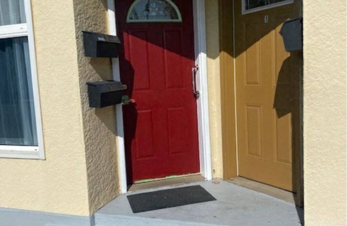 Thunder Bay Apartment | Spacious 4 bedroom apt in Westfort with free laundry parking and wifi parking