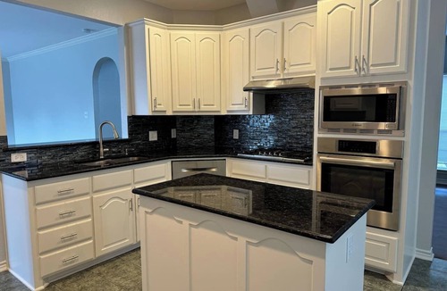 Valley Ranch House | Spacious 4 Bedroom home with private backyard