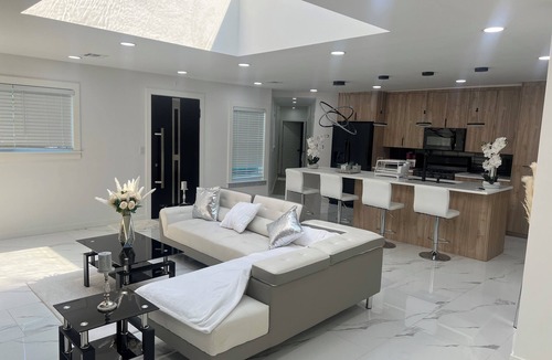Tulsa House | Spacious 4-bedroom house with AC and WiFi in charming Tulsa.