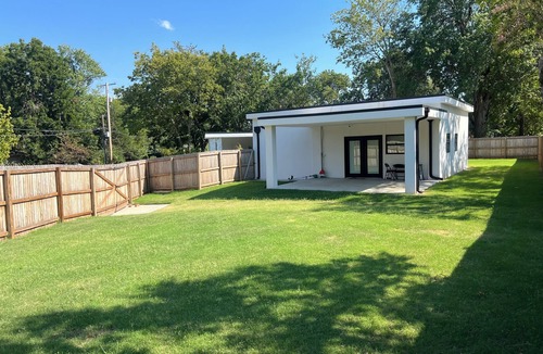 Tulsa House | Spacious 4-bedroom house with AC and WiFi in charming Tulsa.