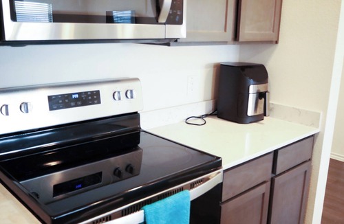 Aubrey House | Spacious 4-Bedroom Retreat with High-Speed WiFi and Tranquil Ambiance