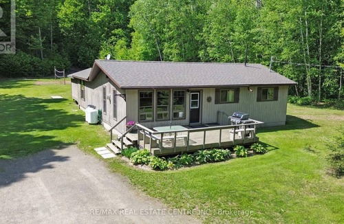 Algonquin Highlands Cottage | Spacious 4 Bedroom Child Friendly Cottage Escape Close to Algonquin Park