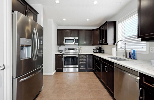 Stonebridge House | Spacious 4BR-4BA House for Large Families & Group in Stonebridge