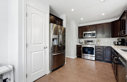 Stonebridge House | Spacious 4BR-4BA House for Large Families & Group in Stonebridge