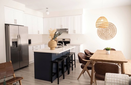 Carrying Place House | Spacious 4BR Home|Groups|Families|Trail Access|WiFi|Parking