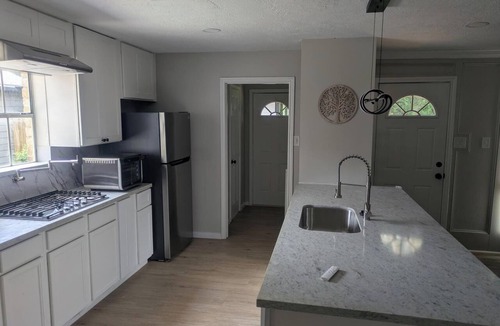 Klein House | Spacious 4BR Home · Near IAH · Self Check-In