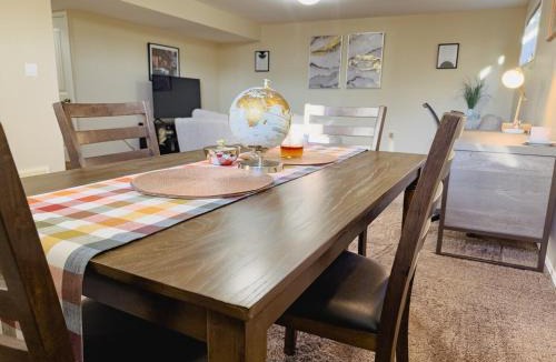 Lloydminster House | Spacious 4BR with King Suite - Garage - Netflix