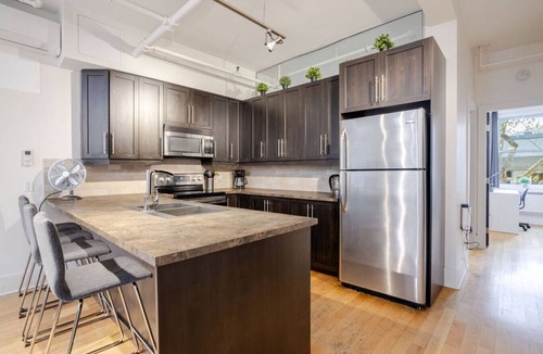 Milton Park Apartment | Spacious 4BR1B Chic Retreat in the Plateau
