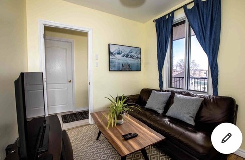 De Lorimier Apartment | Spacious 4BRs/2Baths with private parking and patio!