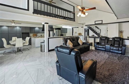 Lakeview  Jefferson County House | Spacious 5 bedroom house in Port Arthur!