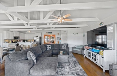 Springfield House | Spacious 5-bedroom house in fabulous Springfield, La with Waterfront access!