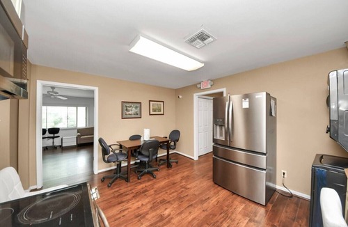 Rosenberg House | Spacious 5BR w/10 Beds | Pet-Friendly Yard