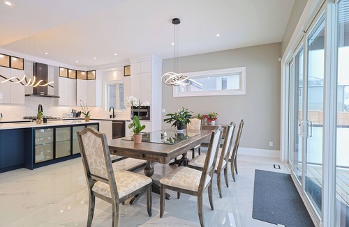 Niagara Falls Villa | Spacious 6-bedroom villa in enchanting Niagara Falls with AC