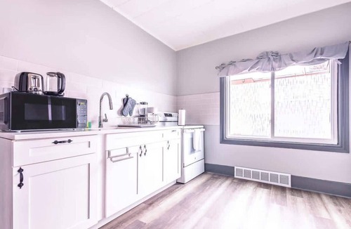 Downtown Niagara Falls House | Spacious 6BR 2BA in Niagara Falls.