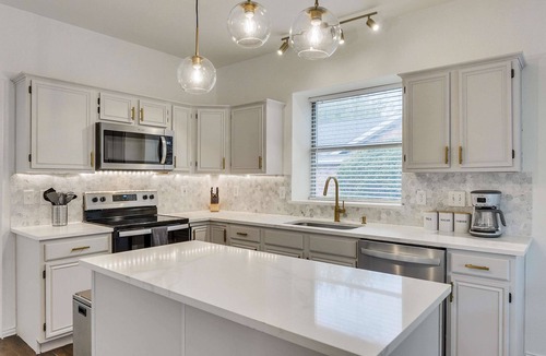 Sachse House | Spacious 6BR/3.5BA/Pool, Hot Tub & Game Room