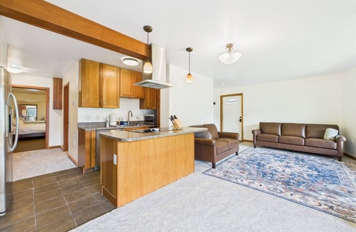 West Juneau House | Spacious 6BR | Cruise Views, Soaking Tub and More