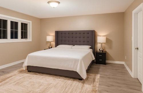 Brampton House | Spacious 6BR Family Home Brampton