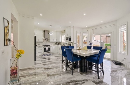 Brampton House | Spacious 6BR Home | Gym, BBQ, Patio | 100% Private