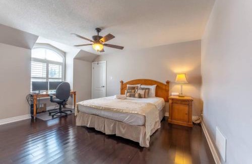 Brampton House | Spacious 7BR Home with Private Yard & Fast WiFi!