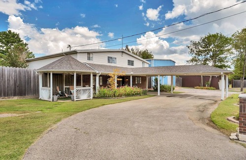 Canton House | Spacious 9-bedroom house in charming Canton with AC, WiFi