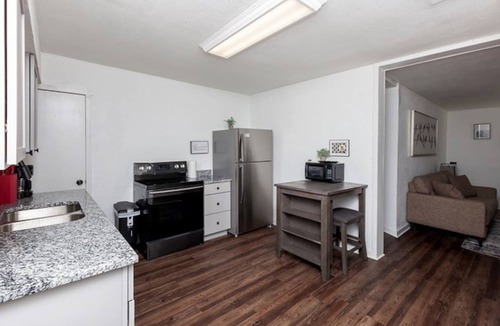 Des Moines House | Spacious 9BR Home~Ideal for Groups~Near Downtown