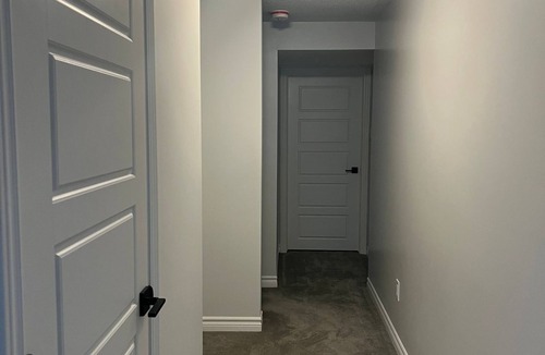 Ottawa Division House | Spacious and bright, basement-furnished apartment in a townhome