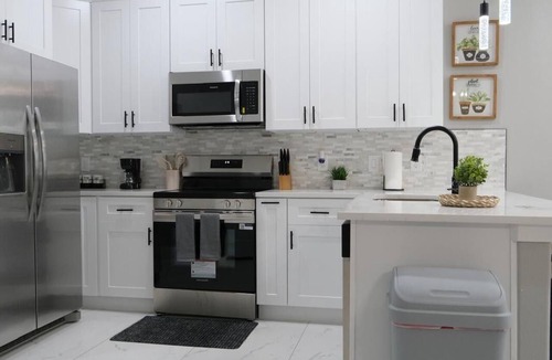 Northeast Houston House | Spacious and Modern 3 BR Duplex in Houston/Free Parking/Near Downtown & IAH
