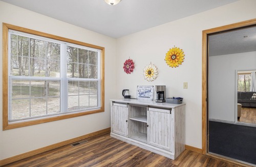 Golden House | Spacious and Private. Fire pit, game room. Ample parking. King beds!