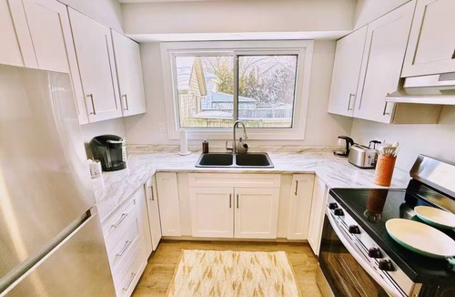 Chatham-Kent Apartment | Spacious Apartment in DT Chatham