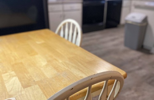 Southeast Omaha Apartment | Spacious Beautiful Omaha Retreat - 2BR/1BA Apartment with All-Inclusive