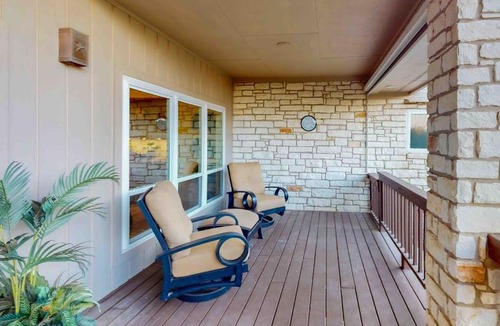 Horseshoe Bay West House | Spacious Beautiful Home with Full Kitchen, Balcony and Patio, Next to Golf Course