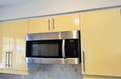 Oakville House | Spacious, bright 4-Bed modern home in Oakville - Prime Location