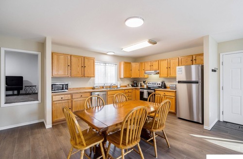 Bayshore - Klatt House | Spacious, bright, convenient to everything in Anchorage! Bonus room!