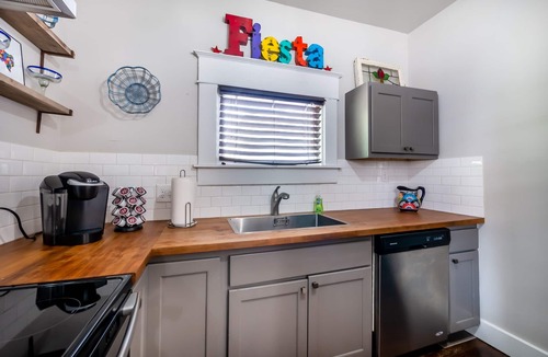 Tobin Hill Apartment | Spacious Carriage Apartment near Downtown, Pearl Brewery & Riverwalk