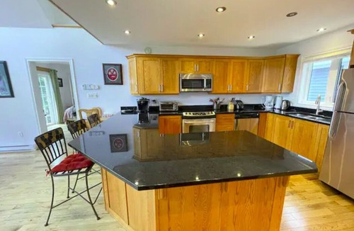 Humber Valley House | Spacious Chalet on Breathtaking Humber River