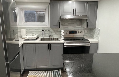 Earlscourt House | Spacious, clean & new 1 bed/2 bath + office in heart of Corso Italia