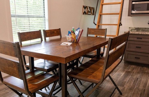 Livingston Cabin | Spacious Cozy Cabin with Back Porch in Livingston, Texas