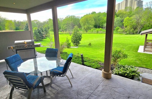 Doon South House | Spacious Doon Retreat | Sleeps 8 | Private Yard | Near 401