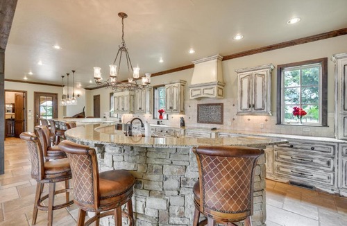 Edmond Apartment | Spacious Edmond Vacation Rental w/Hot Tub!