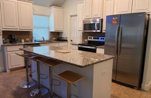 Midlothian House | Spacious Executive Retreat - Sleeps 8+