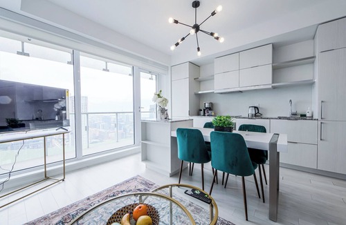 Bay Cloverhill Condo | Spacious Furnished Apartment Sleeps 4 With Walkout Balcony, Parking Available