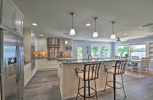 Granbury Cottage | Spacious Granbury Home w/Lakefront Outdoor Oasis!