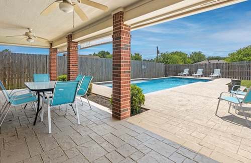 Watauga House | Spacious Home - Oversized Pool and Pool Table!