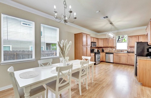 Rosewood House | Spacious Home-Queen Suite-Game Room-Movie Room