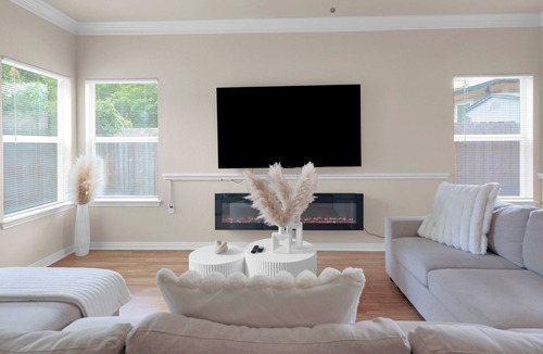 Rosewood House | Spacious Home-Queen Suite-Game Room-Movie Room