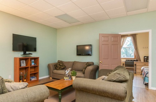 Salcha House | Spacious home with Aurora Views!