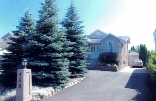 Rathwood Villa | Spacious Home with large Pool and Backyard