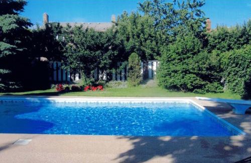 Rathwood Villa | Spacious Home with large Pool and Backyard