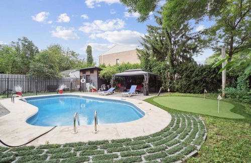 Pointe-aux-Trembles House | Spacious house in Montreal: 5 bedrooms, 4 bathrooms, garden with pool